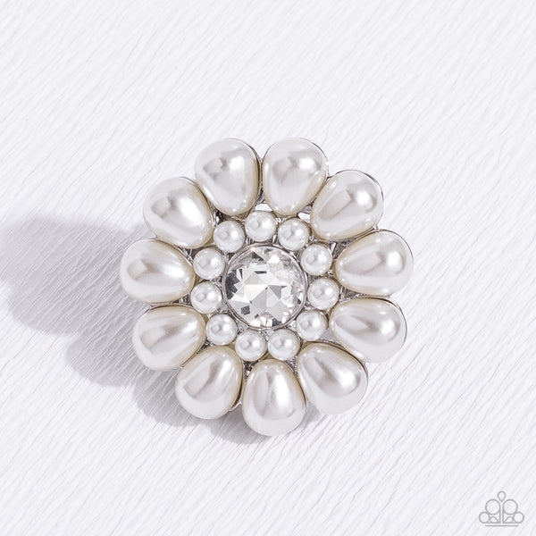 Paparazzi-PEARL Talk - White Ring