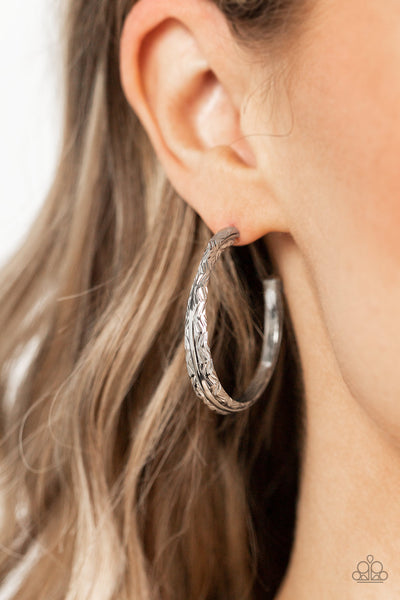 Paparazzi-CONTOUR de Force - Silver Earring