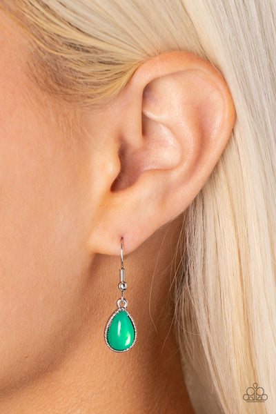 Paparazzi-Keeps GLOWING and GLOWING - Green Necklace