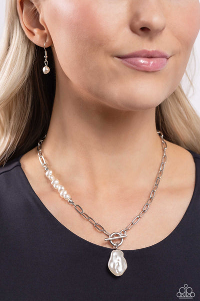 Paparazzi-Courting Cosmopolitan - White Necklace