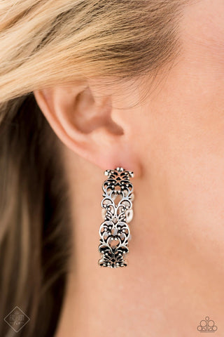 Laurel Wreaths - Silver-Paparazzi